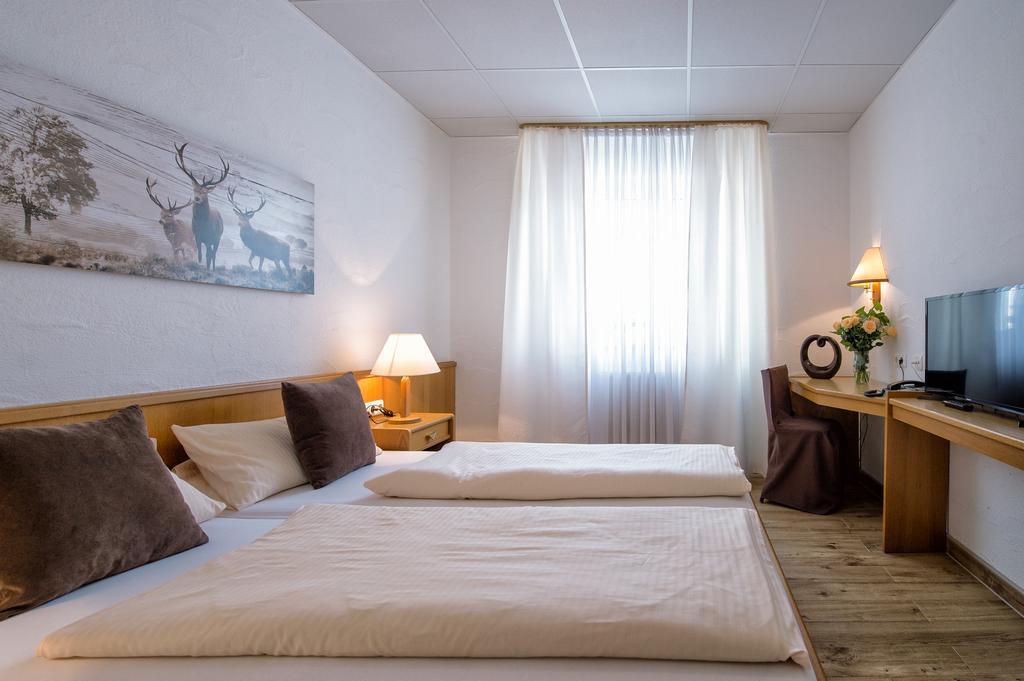 Hotel-Restaurant Schwyzerhuesli Viernheim Eksteriør bilde