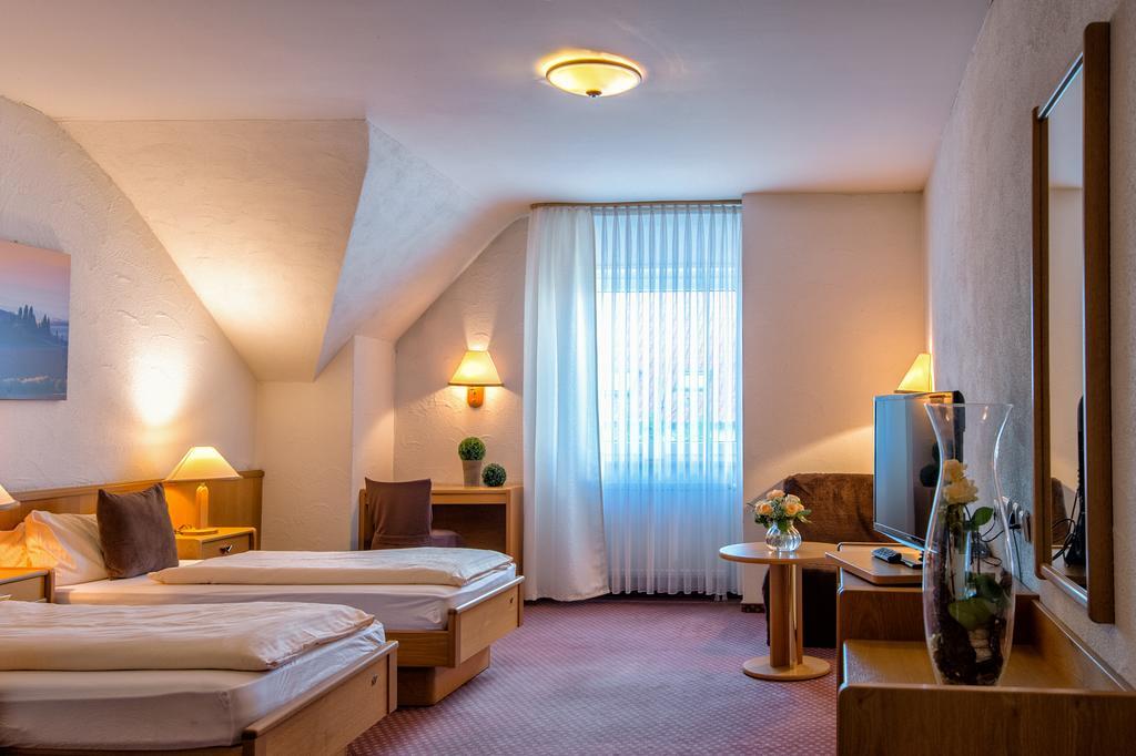 Hotel-Restaurant Schwyzerhuesli Viernheim Eksteriør bilde