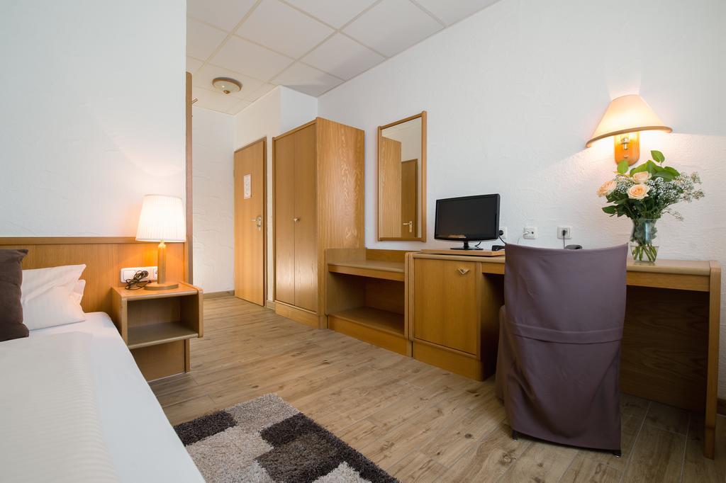 Hotel-Restaurant Schwyzerhuesli Viernheim Eksteriør bilde
