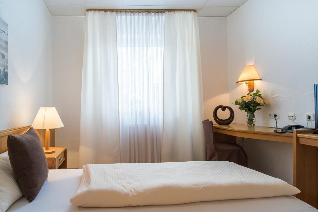 Hotel-Restaurant Schwyzerhuesli Viernheim Eksteriør bilde