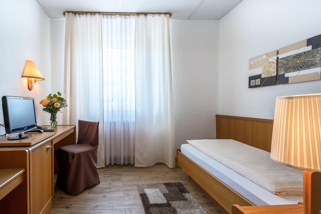 Hotel-Restaurant Schwyzerhuesli Viernheim Eksteriør bilde